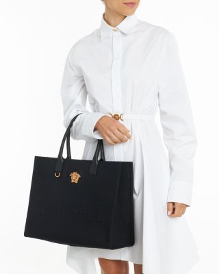 【関税&送料込】Versace Borsa Shopping La Medusa Grande La Medusa Canvas Large Tote Bag Black,Gold | VERSACE US