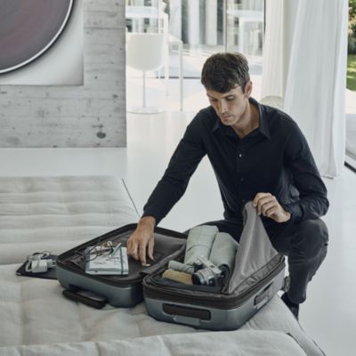 Airox Advanced Frequent Flyer Carry On Spinner Suitcase