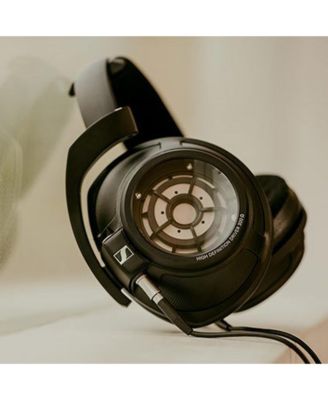  HD 820 Over-Ear Closed-Back Headphones (Black)