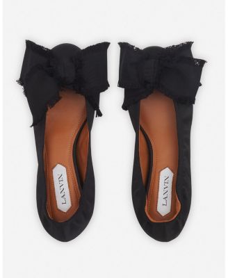 Women&#39;s Ballerina Flat with A Satin Bow