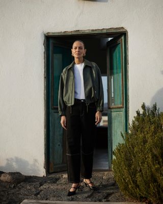 Contrast Stitch Barrel Leg Jeans in Black/White