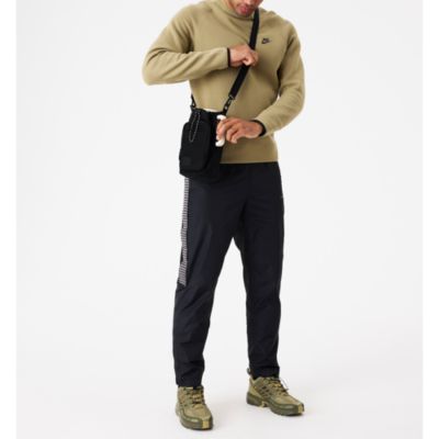 The Magnetic Water Bottle Sling Bag