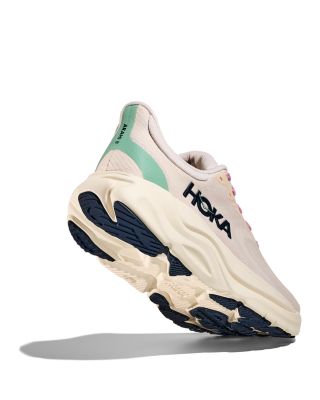 Women&#39;s Arahi 8 Running Sneakers