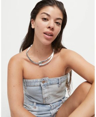  Sculpted Choker Necklace