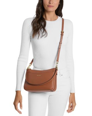 Jet Set Medium Top Zip Pochette Crossbody