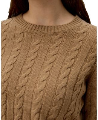  Classic Cable Knit Sweater with Ribbed Edges