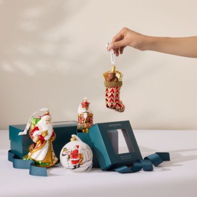 Holiday Heirlooms Santa Ornament