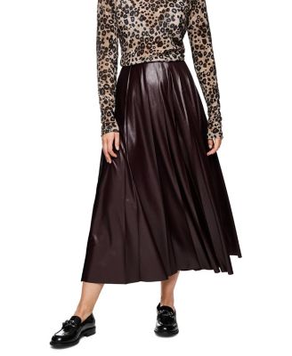 Pleated Skirt in a Shiny Look