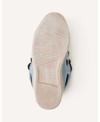  Unisex Curb Canvas Sneakers