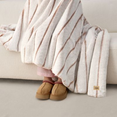 Stasia Ribbed Plush Throw Blanket