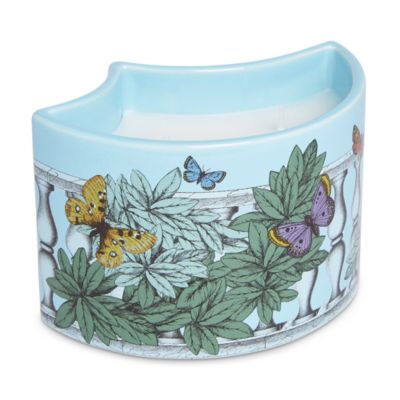 Nel Mentre Giardino Segreto Candle, Farfalle e Balaustra D&eacute;cor 18 oz.
