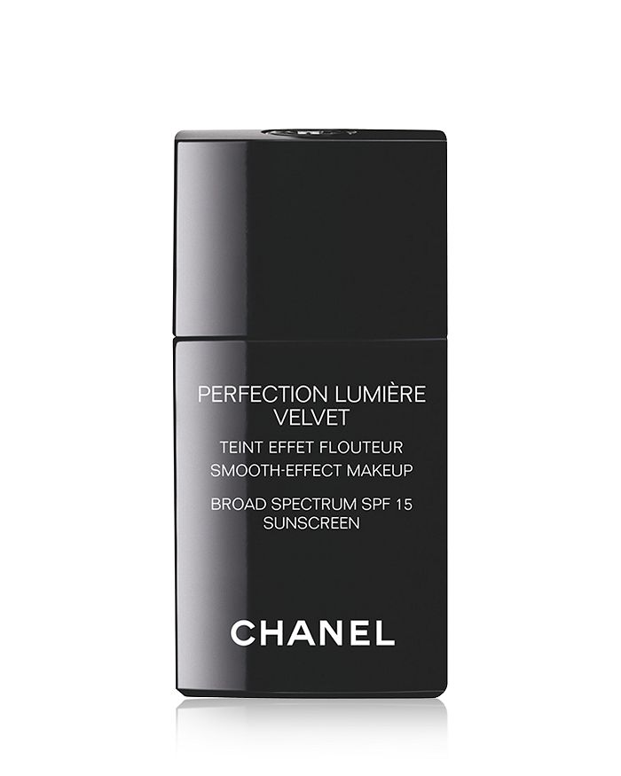 CHANEL PERFECTION LUMIÈRE VELVET Smooth-Effect Makeup Broad