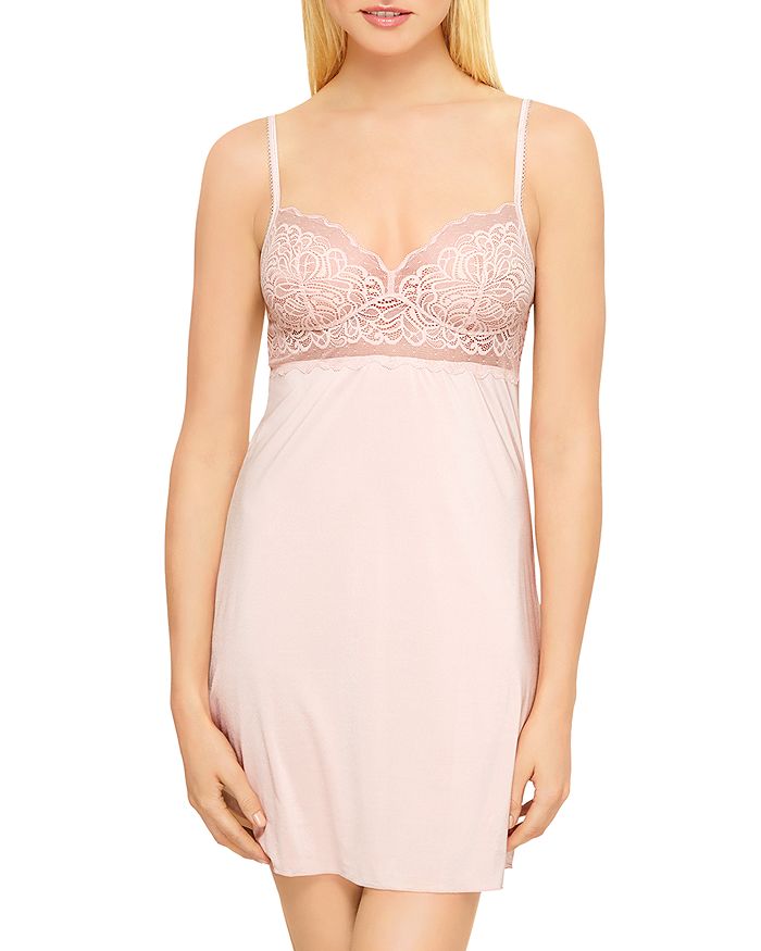 B.TEMPT'D BY WACOAL B.TEMPTED BY WACOAL UNDISCLOSED LACE CHEMISE,914257