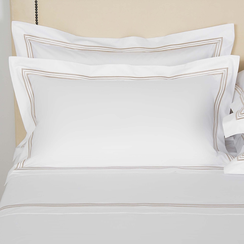 Frette Triplo Popeline Standard Sham In White/savage Beige