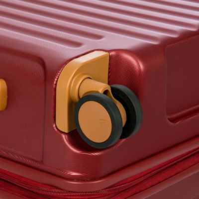 Capri 2.0 27" Expandable Spinner Suitcase