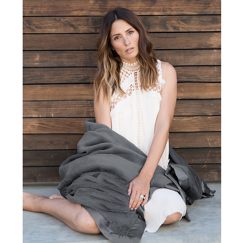 Little Giraffe Luxe Throw Xl In Charcoal