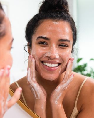 Glowing Greens Detoxifying Facial Cleansing Gel 5 oz.