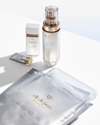 clé de peau Brightening Enhancer Veil Brightening Enhancer Veil SPF 32 | Clé de Peau Beauté