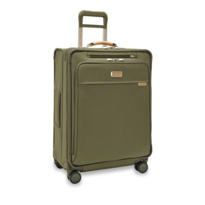 Baseline Medium Expandable Spinner Suitcase