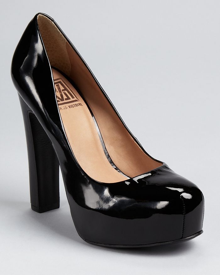 Pour la outlet victoire pumps