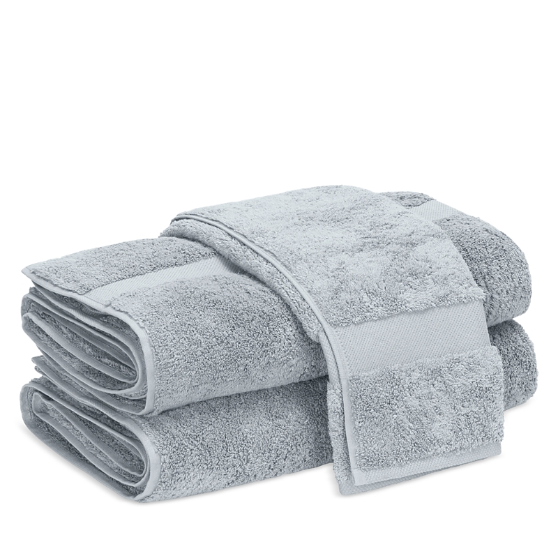Matouk Lotus Fingertip Towel In Pool