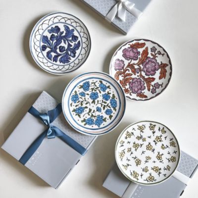 H. Daisy Chain Dinnerware Collection