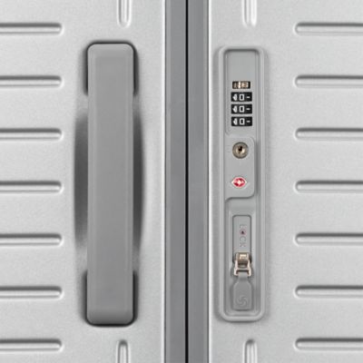 Framelock Max Large Spinner Suitcase