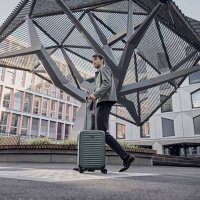 Airox Advanced Frequent Flyer Carry On Spinner Suitcase