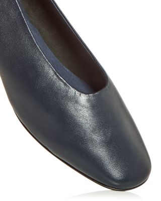 Women's Trustee Round Toe Flats