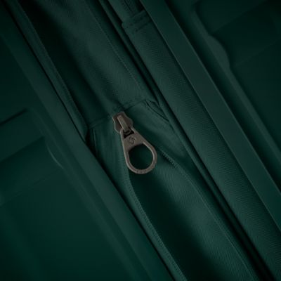 Outline Pro Medium Spinner Suitcase