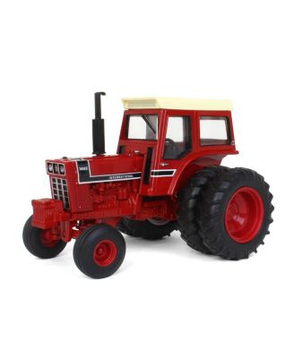 Ertl 1/32 International Harvester Wide Front Black Stripe with Duals - Ages 5+