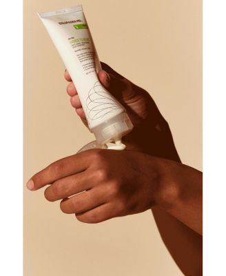Hands To Heart Brightening Hand Treatment