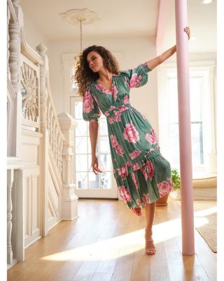 Short Sleeve V Neck Fit and Flare Dress