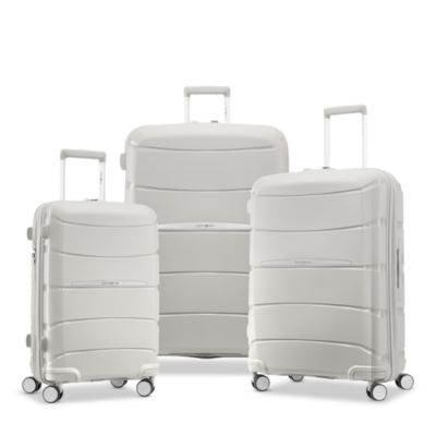 Outline Pro Medium Spinner Suitcase