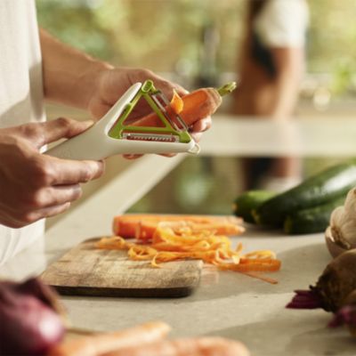 Switch 2 in 1 Julienne and Straight Peeler