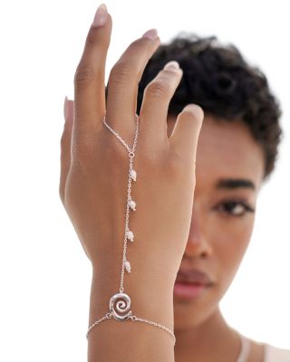 Aura Cultured Freshwater Pearl Hand Chain