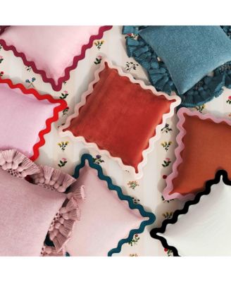  Stone Washed Blush Cotton Tasseled Pillow in Pink