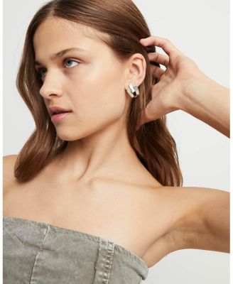  Single Curve Earrings