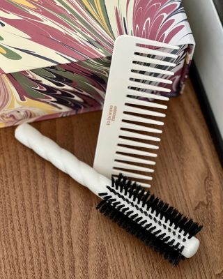 N.05 The Volume & Style Round Blow-Dry Hair Brush - Creamy White