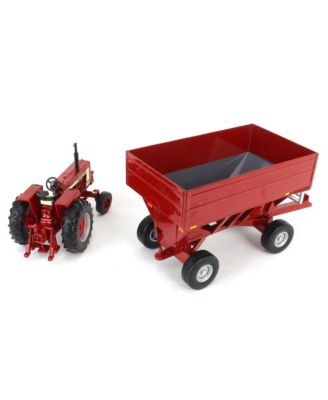 1/32 IH Farmall 806 Tractor with Gravity Wagon - Ages 5-7 Years