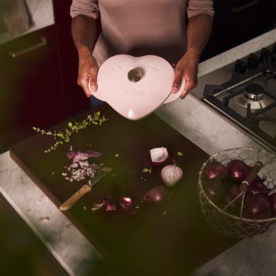 1.75 Qt. Heart Peony Dutch Oven