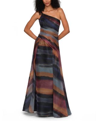  Daniela Gown