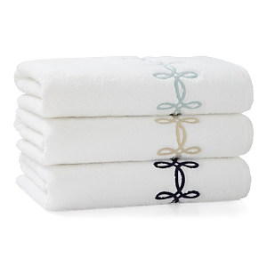 Matouk Gordian Knot Fingertip Towel In White/opal Blue