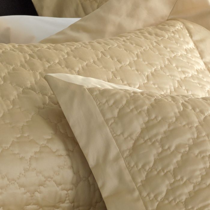 Matouk Ava Quilt, King In Champagne