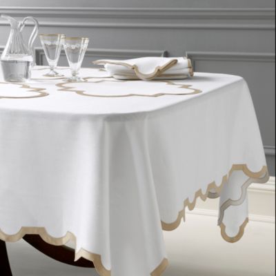 white oval table cloth