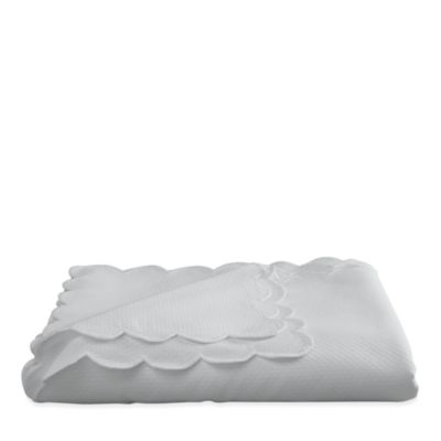 Matouk - 1350 Savannah Gardens Oblong Tablecloth, 68" x 162"