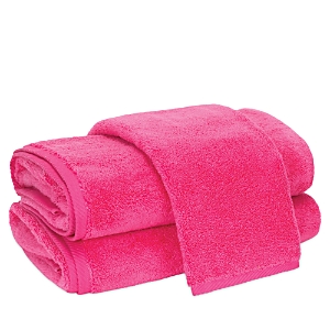 Matouk Milagro Fingertip Towel In Hot Pink