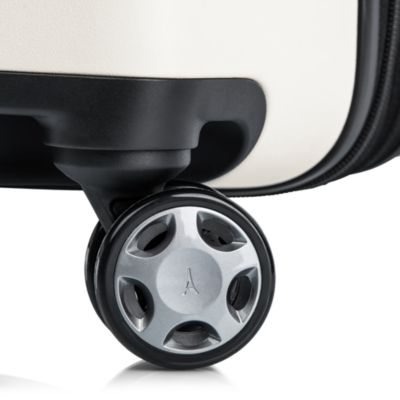 Medium Check-In Expandable Spinner Suitcase 