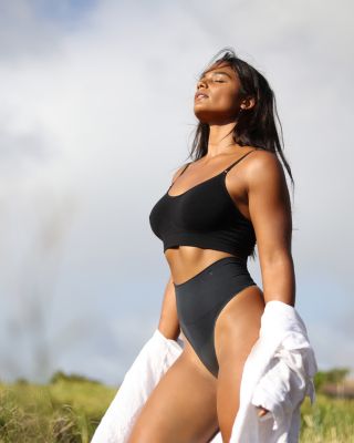 Seamlessly Shaped Convertible Scoop Neck Wireless Unlined Bralette