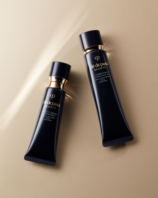 クレドポー　Radiant Cream Foundation オークル00 Radiant Cream Foundation SPF 25 | Clé de Peau Beauté